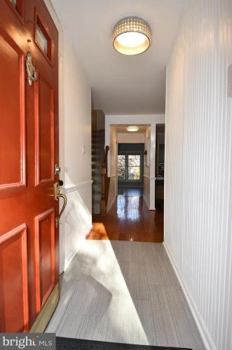 5944 Berkshire Ct, Alexandria VA  22303-1633 exterior