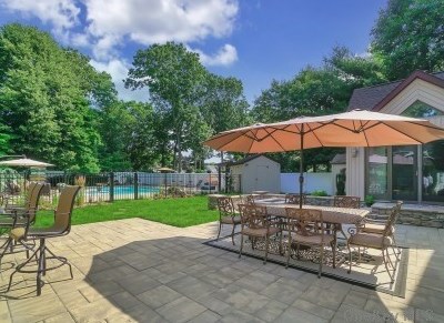 8 White Spruce Cir, Commack NY 11725-4323 exterior