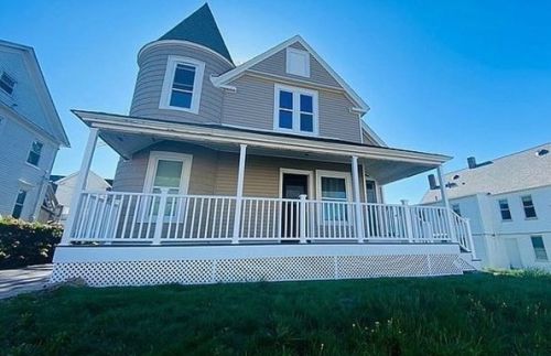 30 Windsor St, Worcester, MA 01605-3732