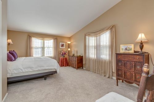 4 Hampshire Dr, Concord NH 03301-5914 exterior