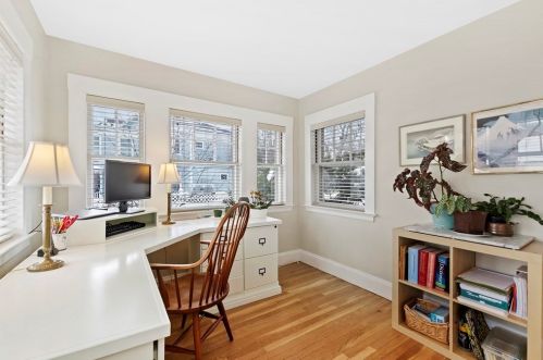 42 Maple St, Newton MA 02458-1712 exterior