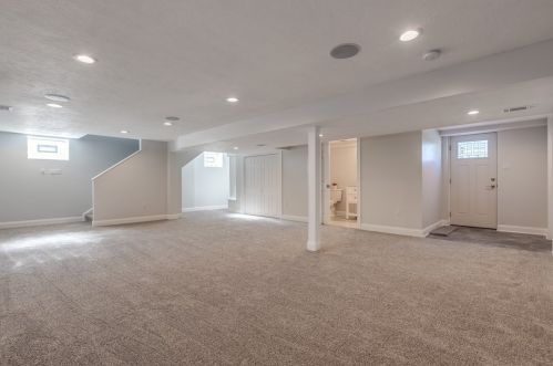 5547 Glass Rd, Pittsburgh PA  15205-9435 exterior