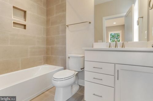 920 Darton Dr, Alexandria VA 22308-2021 exterior