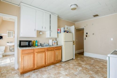 78 Maple St, Springfield MA 01105-1858 exterior