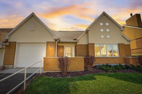 7912 Courtyard Dr, Madison, WI 53719-3519