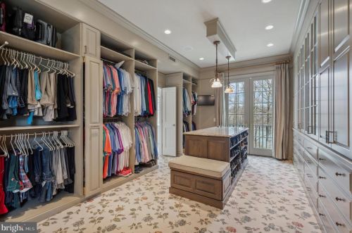 24 Lakewood Dr, Media PA 19063-1807 exterior