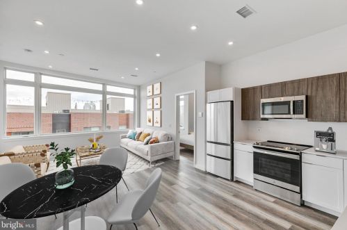 860 3rd St, Philadelphia PA  19123-3327 exterior