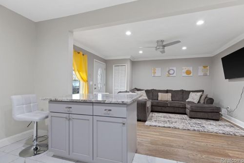 4191 Monroe St, Dearborn Heights MI  48125-2516 exterior