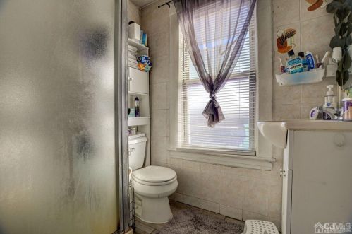 47 Fayette St, Edison NJ  08817-4317 exterior