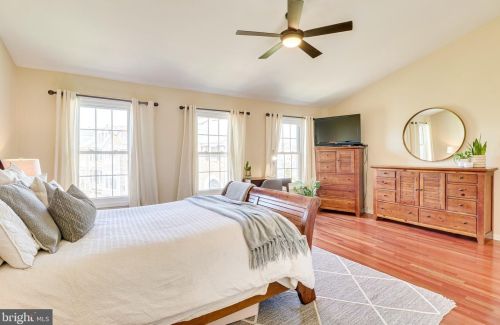 7041 Chesley Search Way, Alexandria VA 22315-4754 exterior