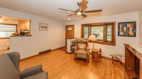 6428 Pne Shr Dr, Milwaukee WI 53209-3424 exterior