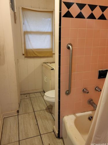 2401 Kula Kolea Dr, Honolulu HI 96819-2825 exterior