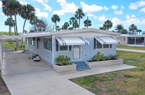 18 Henderson Dr, Naples FL 34114-8232 exterior