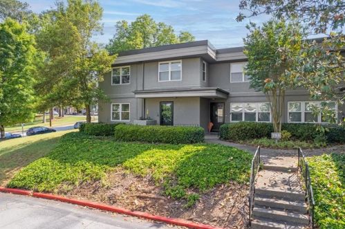 285 Lakemoore Dr, Atlanta, GA 30342-3828