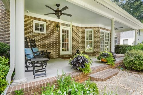 2668 Green Meadows Ln, Atlanta, GA 30319-3158