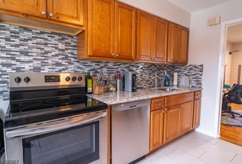 26 Troy Dr, Springfield NJ exterior