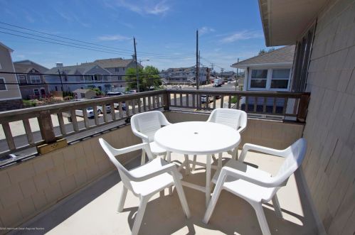 21 Dover Ave, Lavallette NJ 08735-2704 exterior