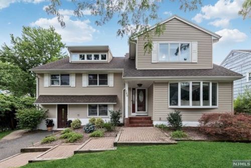 166 Golf Ct, Teaneck, NJ 07666-5634