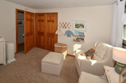 281 Abbe Rd, Enfield CT 06082-5745 exterior