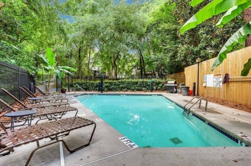 424 Lindbergh Dr, Atlanta GA  30305-3832 exterior