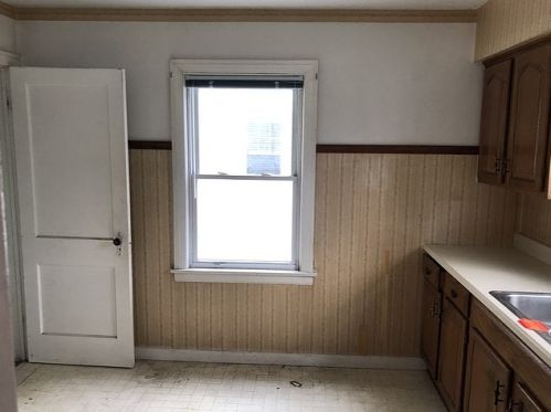 10615 Springfield Ave, Chicago IL 60655-3830 exterior