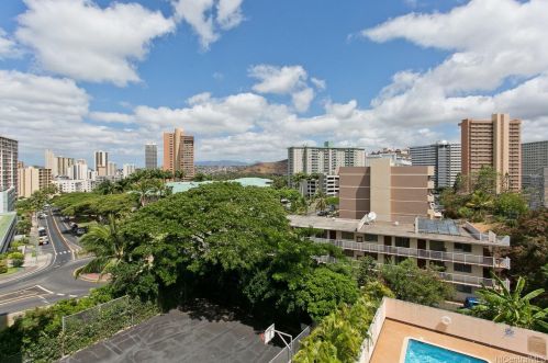 1031 Ala Napunani St, Honolulu HI  96818-1755 exterior