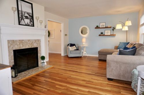 410 Manor Cir, Milwaukee, WI 53217-1732