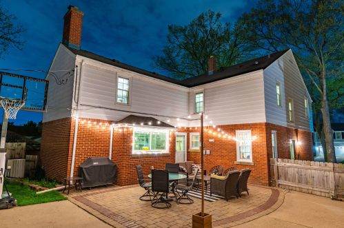 185 87 St, Milwaukee WI 53227-1717 exterior