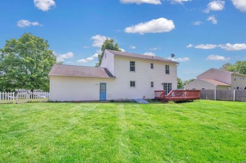 13 Gaylord Rd, Windsor Locks CT 06096-2815 exterior