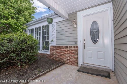 1 Gladstone Ave, Lakehurst NJ 08759-6626 exterior