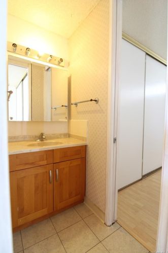 1630 Liholiho St, Honolulu HI  96822-2977 exterior