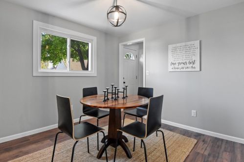 909 Eula Ct, Milwaukee WI  53209-6505 exterior