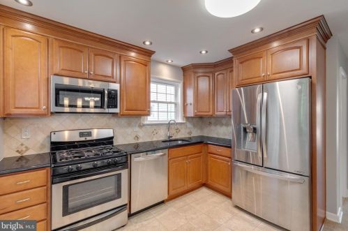 209 Foster Ave, Pittsburgh PA 15205-2352 exterior