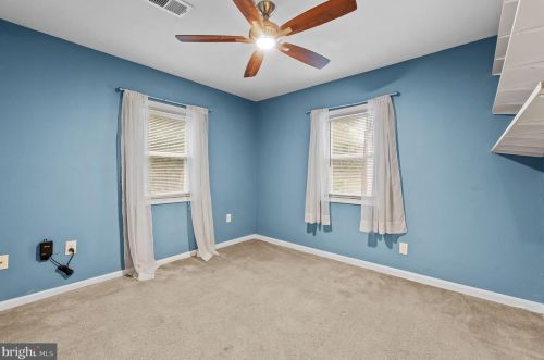 45 Robinson Dr, New Castle DE 19720-1915 exterior