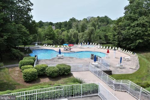 28 Ginger Ct, Princeton NJ 08540-9421 exterior