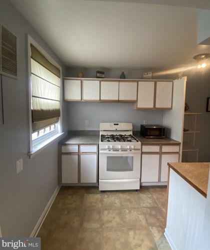 6637 Erdrick St, Philadelphia PA 19135-1604 exterior