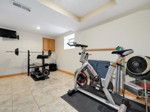 4831 Winnemac Ave, Chicago IL 60630-2432 exterior