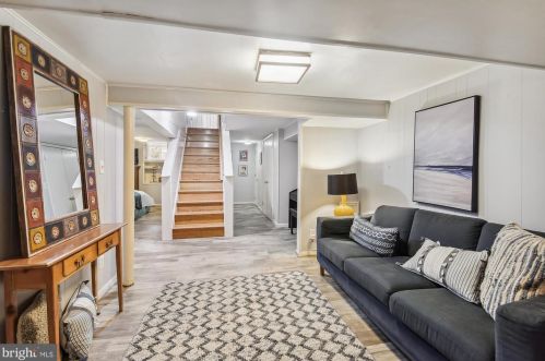 1612 Oakcrest Dr, Alexandria VA 22302-2337 exterior