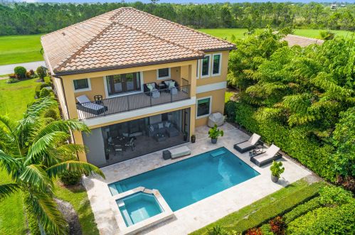 117 Calmo Cir, Fort Pierce, FL 34984-6610