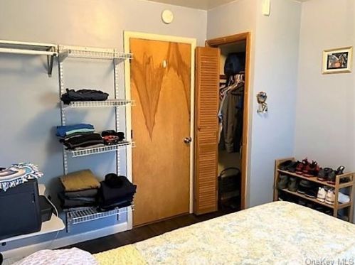 2 Euclid Ave, Middletown NY 10940-6824 exterior