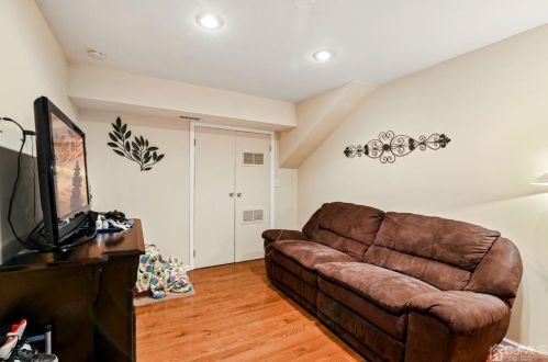 46 Woodfern St, Edison NJ 08820-1443 exterior