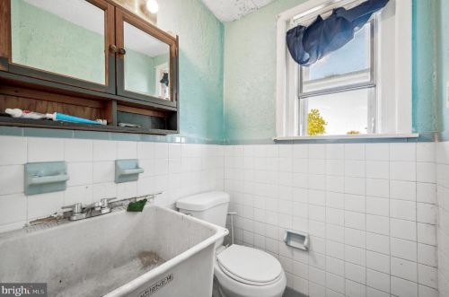 733 Wilson St, Chester PA 19013-2129 exterior