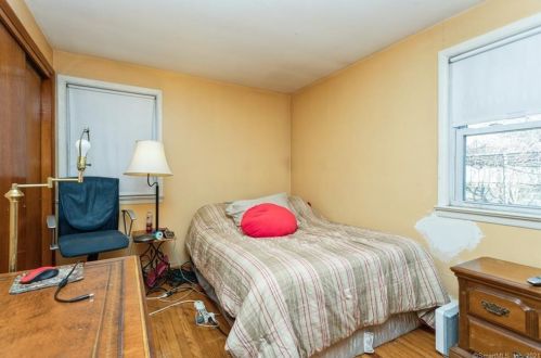 8 Sention Ave, Norwalk CT 06850-3207 exterior