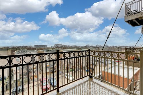 1155 Roosevelt Rd, Chicago IL  60608-1671 exterior