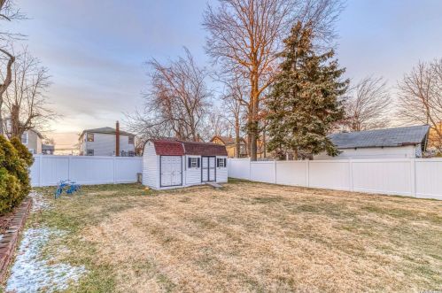 51 7 St, Valley Stream NY 11581-1255 exterior