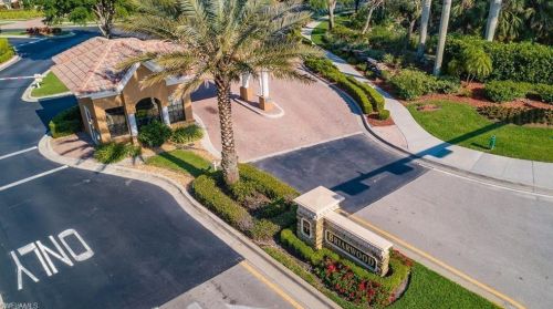 840 Mt Hood Ct, Naples FL 34104-4794 exterior