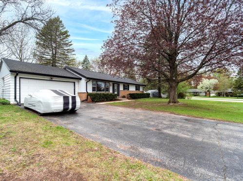 8381 48th St, Milwaukee, WI 53223-3707