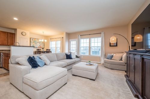 137 Cimarron Dr, Moon Twp PA  15108-9642 exterior