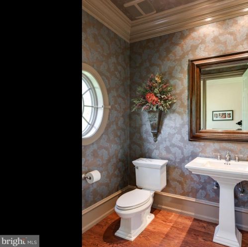 271 Blackburn Dr, Berwyn PA  19312-2801 exterior