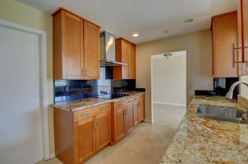 2390 14 Ave, Boynton Beach FL 33426-5871 exterior